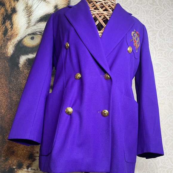 ESCADA - Picture 8 of 12